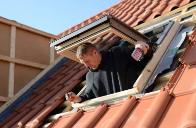 Pose de fenêtres de toit Velux à Paulx